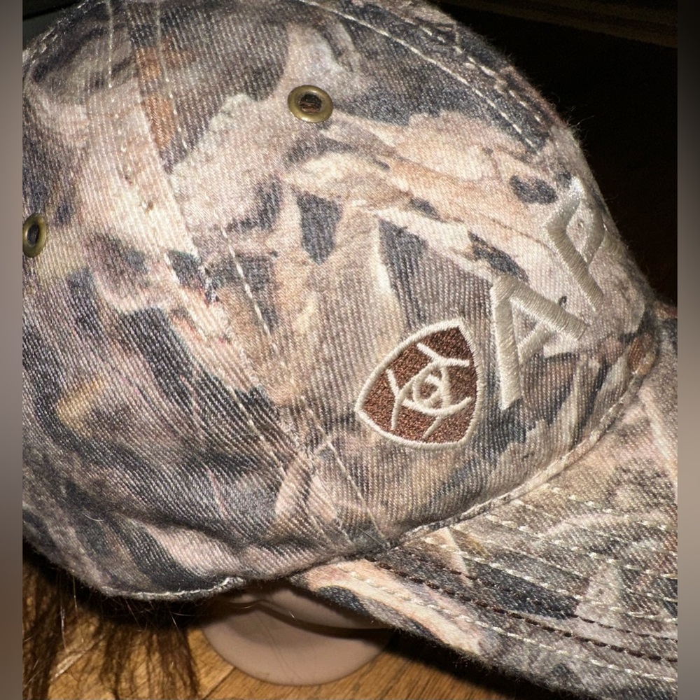 Ariat Camo Hat with Embroidered Logo - Picture 4 of 7